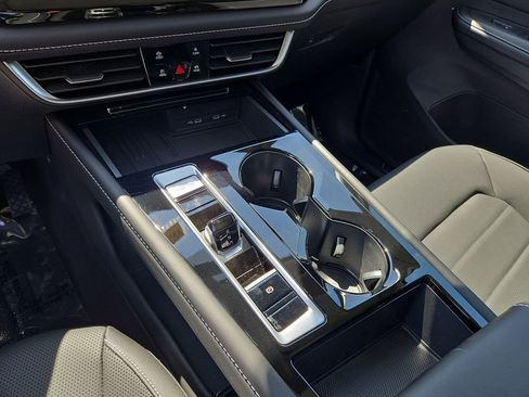 Used 2025 Volkswagen Atlas SEL image 26