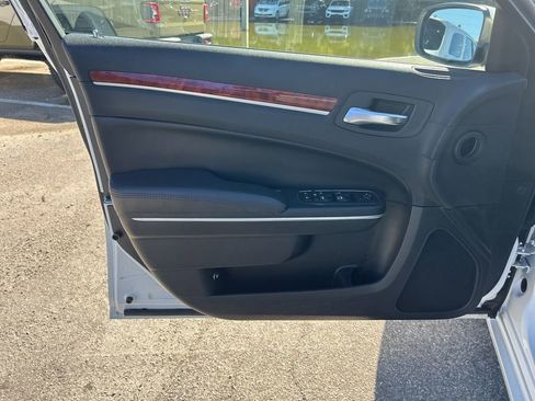 Used 2014 Chrysler 300 Base image 30