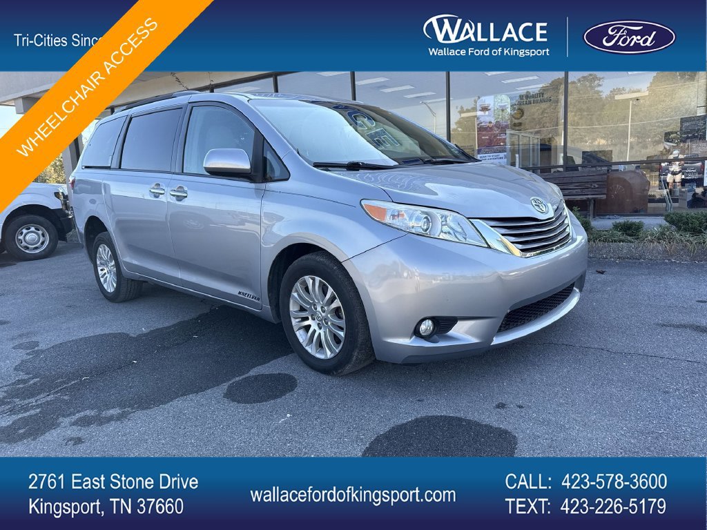 Used 2017 Toyota Sienna XLE Premium FWD image 1