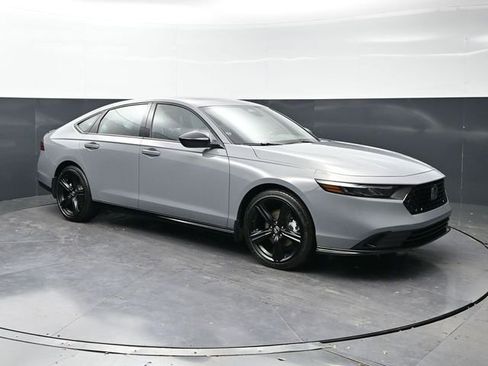 Used 2025 Honda Accord Sport image 3