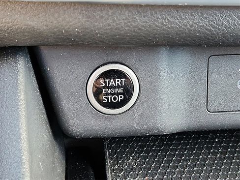 Certified 2022 Nissan Rogue SV image 24