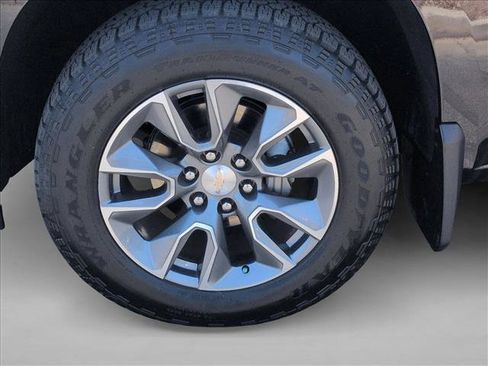 Used 2022 Chevrolet Silverado 1500 LT AWD/4WD image 22