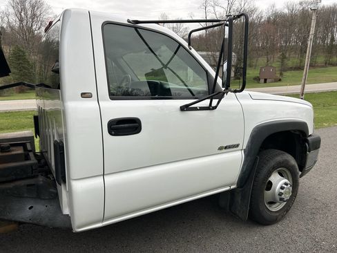 Used 2004 Chevrolet Silverado 3500 2WD Regular Cab image 11