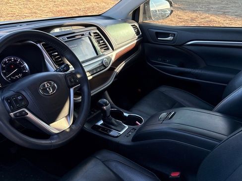 Used 2016 Toyota Highlander Limited Platinum image 9