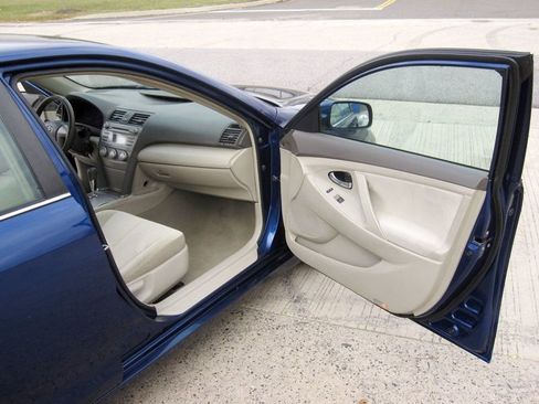 Used 2011 Toyota Camry LE image 20