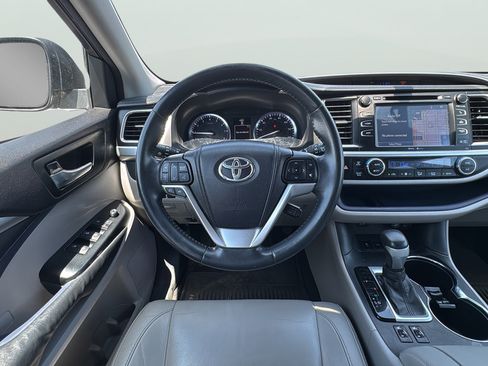 Used 2014 Toyota Highlander XLE AWD/4WD image 16