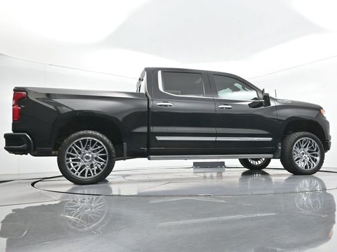 Used 2023 Chevrolet Silverado 1500 High Country w/ High Country Premium Package AWD/4WD image 45