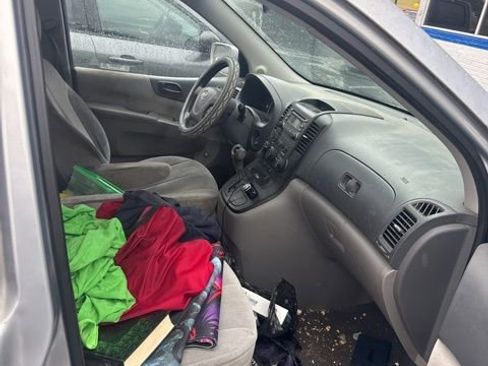 Used 2008 Kia Sedona LX image 11