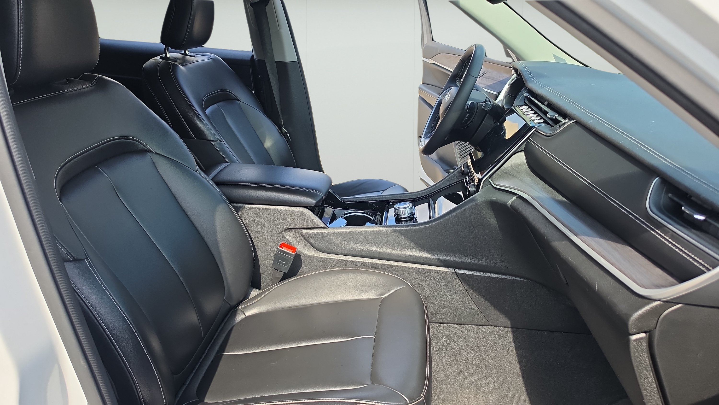 Used 2023 Jeep Grand Cherokee L Limited RWD image 25