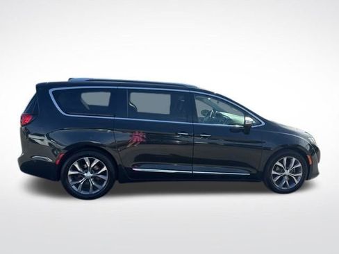 Used 2018 Chrysler Pacifica Limited w/ Advanced Safetytec Group FWD image 6