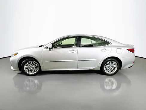 Used 2013 Lexus ES 350 w/ Luxury Pkg FWD image 4