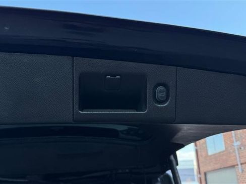 Used 2015 GMC Yukon XL Denali w/ Premium Package image 19