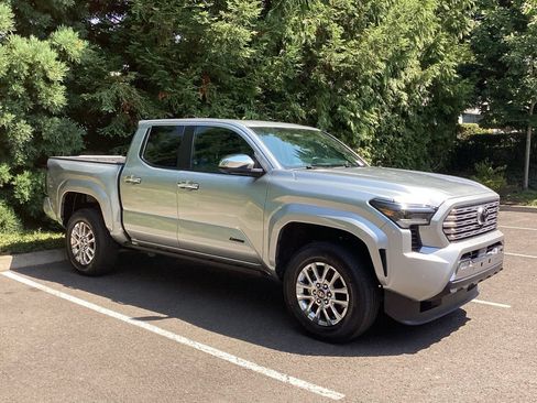 Used 2024 Toyota Tacoma Limited w/ Limited Package (LT) AWD/4WD image 9