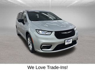 New 2026 Chrysler Pacifica Limited video 2