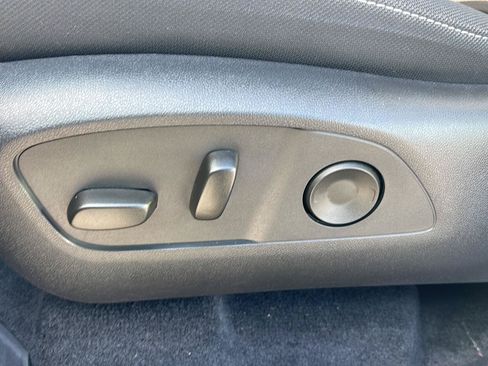 Used 2025 Chevrolet Traverse LT w/ LPO, Floor Liner Package FWD image 17