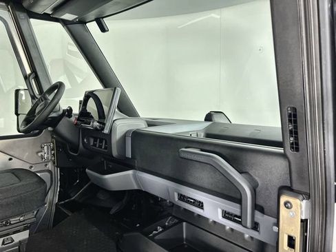 Used 2024 Chevrolet Brightdrop 400 w/ Commercial Equipment Package AWD/4WD image 21