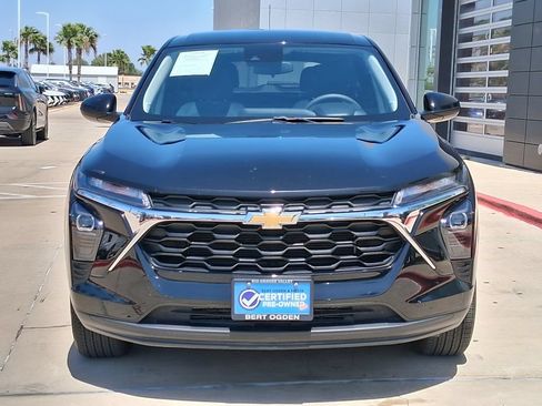 Used 2025 Chevrolet Trax LS w/ LS Convenience Package FWD image 2