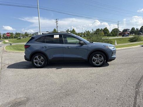 Certified 2025 Ford Escape ST-Line FWD image 4