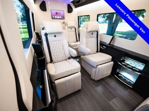 Used 2024 Mercedes-Benz Sprinter 2500 image 45