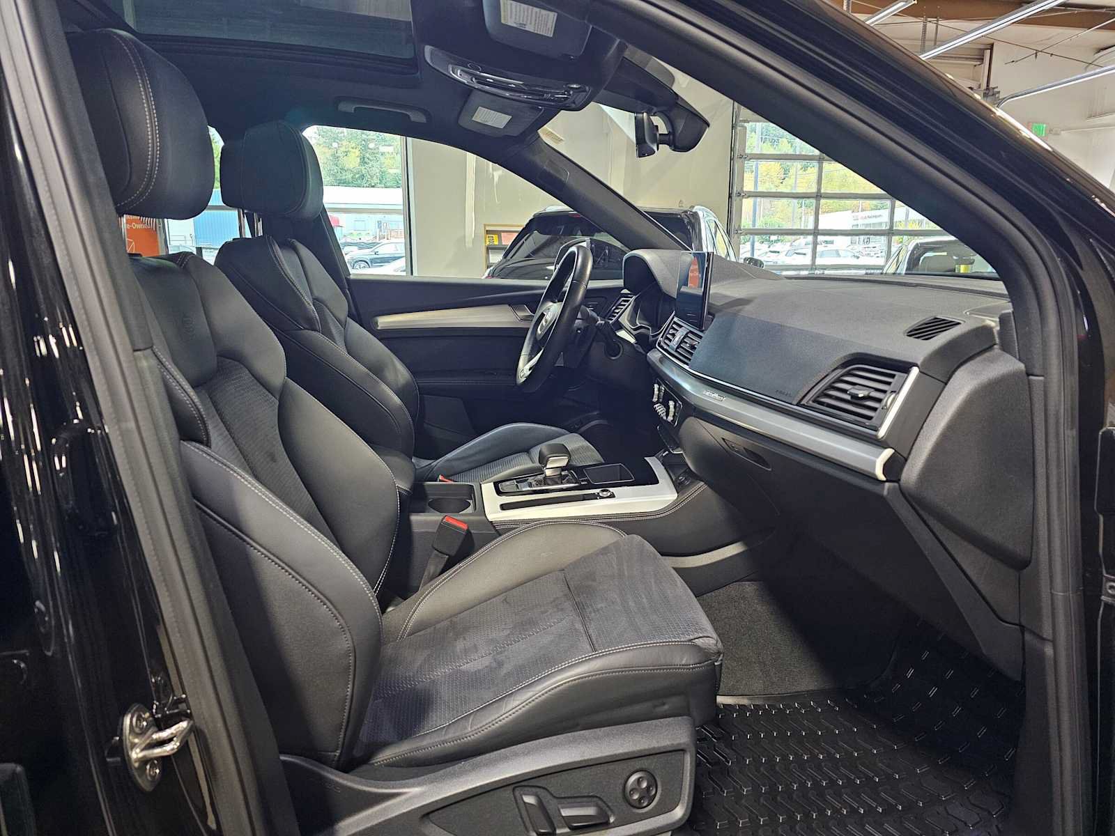 Used 2024 Audi Q5 e Premium Plus AWD/4WD image 10