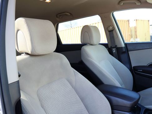 Used 2017 Hyundai Santa Fe SE image 14