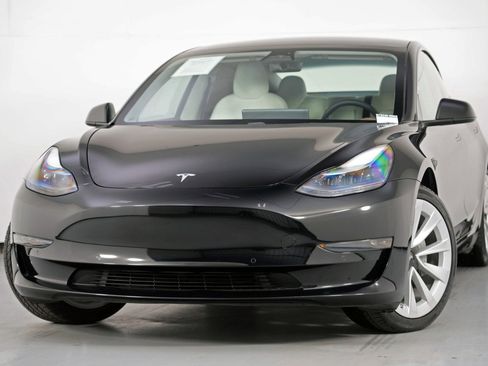Used 2021 Tesla Model 3 Standard Range Plus image 3
