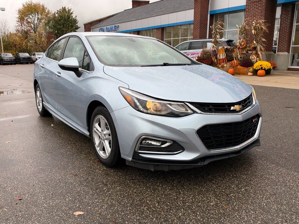Used 2017 Chevrolet Cruze LT w/ Convenience Package FWD image 4