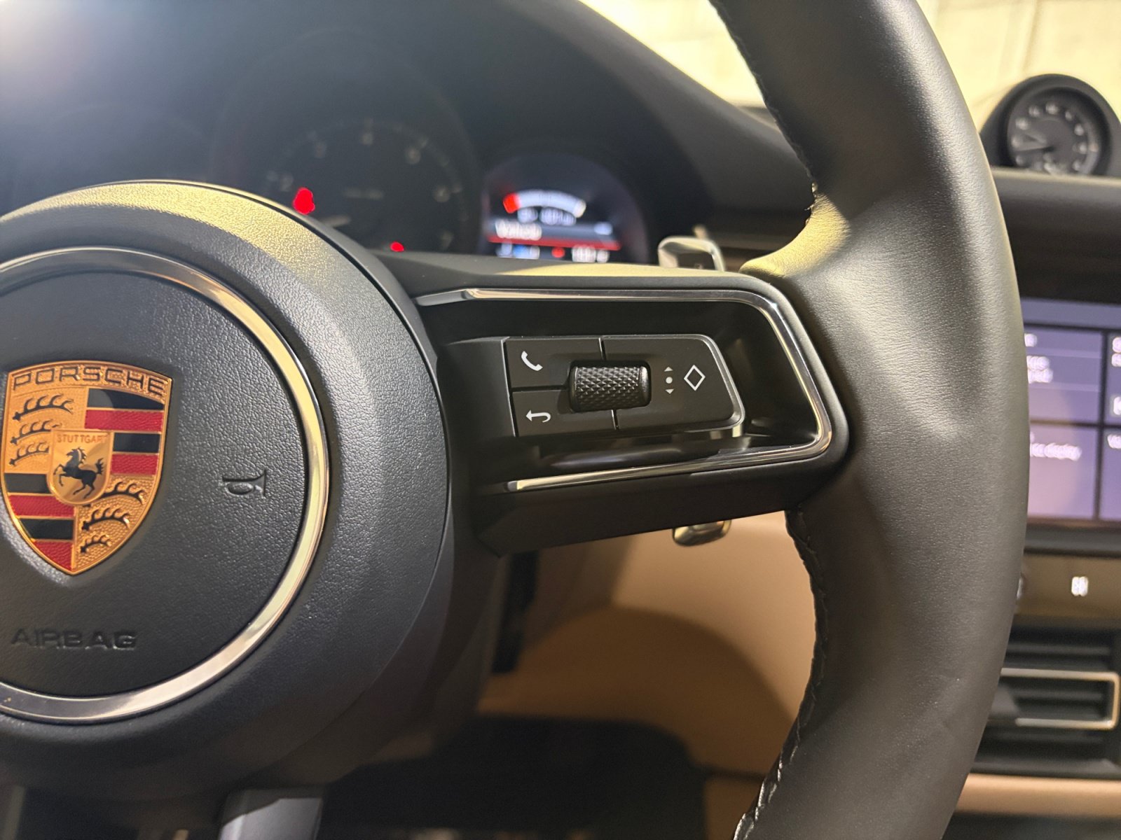 Certified 2026 Porsche Macan AWD/4WD image 38