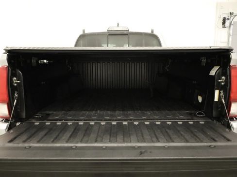 Used 2019 Toyota Tacoma TRD Sport image 37