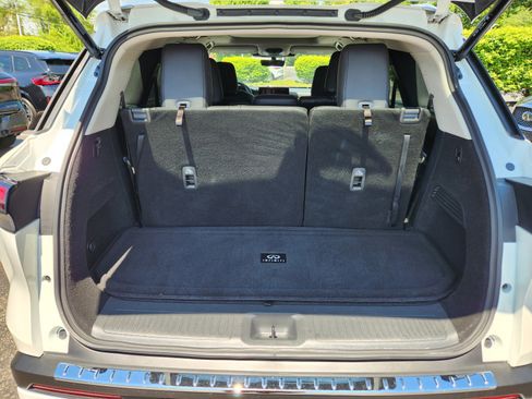 Certified 2025 INFINITI QX60 Luxe w/ Cargo Package AWD/4WD image 8