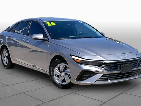Used 2026 Hyundai Elantra SE FWD image 3