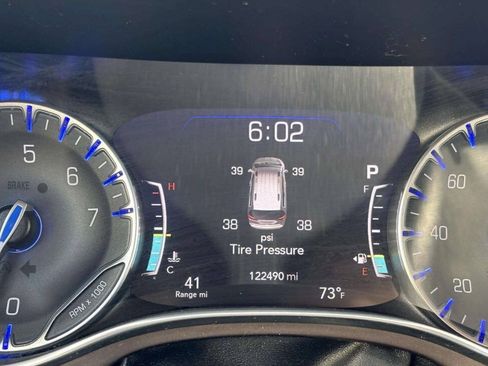 Used 2019 Chrysler Pacifica Touring-L Plus w/ Advanced Safetytec Group FWD image 36