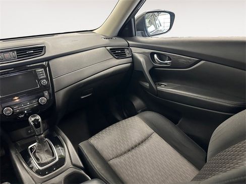 Used 2020 Nissan Rogue SV image 10