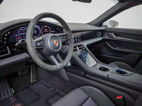 Certified 2025 Porsche Taycan w/ Premium Package RWD image 4