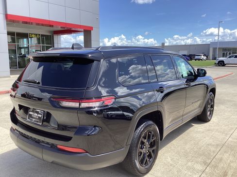 Used 2025 Jeep Grand Cherokee L Laredo RWD image 7