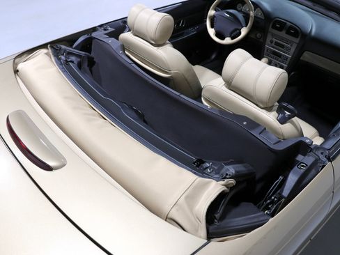 Used 2005 Ford Thunderbird image 39