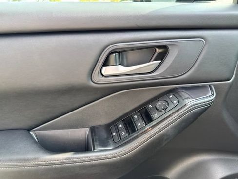 Used 2025 Nissan Rogue SV AWD/4WD image 24