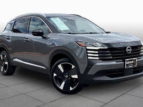 Certified 2025 Nissan Kicks SR FWD image 3