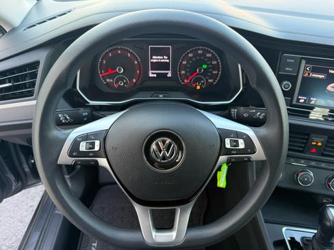 Used 2019 Volkswagen Jetta S image 2