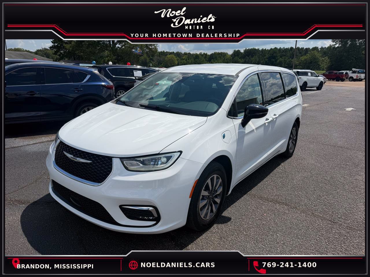 Used 2024 Chrysler Pacifica Limited FWD image 1