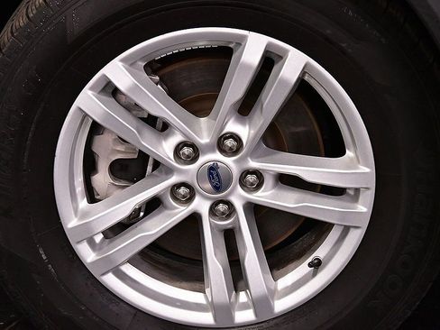 Used 2023 Ford Explorer XLT image 9