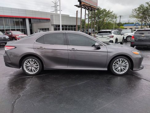 Used 2019 Toyota Camry XLE FWD image 6