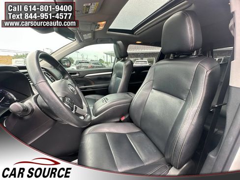 Used 2019 Toyota Highlander XLE AWD/4WD image 9