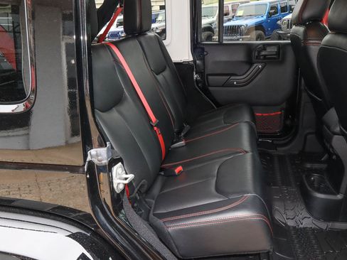 Used 2018 Jeep Wrangler Unlimited Rubicon AWD/4WD image 26