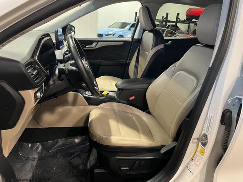 Used 2021 Ford Escape SEL image 9