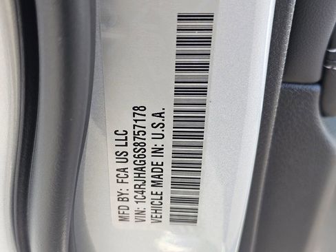 New 2025 Jeep Grand Cherokee Altitude image 30