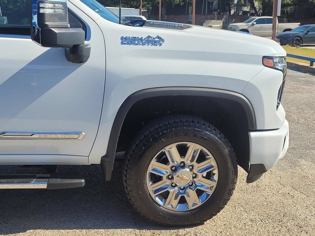 Used 2026 Chevrolet Silverado 2500 High Country AWD/4WD image 7