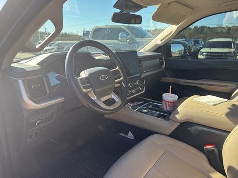 Certified 2022 Ford Expedition XLT image 9
