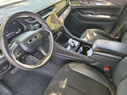 Used 2023 Jeep Grand Cherokee Altitude AWD/4WD image 18