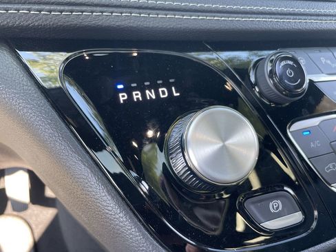 Used 2024 Chrysler Pacifica Touring-L w/ S Appearance Package image 35